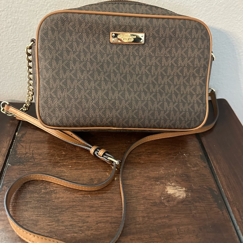 Micheal Kors crossbody bag